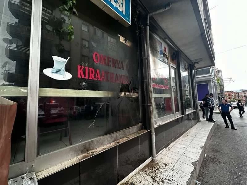 İzmir’de kıraathaneye molotoflu saldırı
