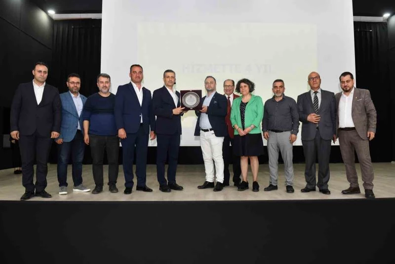 Hataylılardan Esenyurt Belediye Başkanı Bozkurt’a teşekkür plaketi
