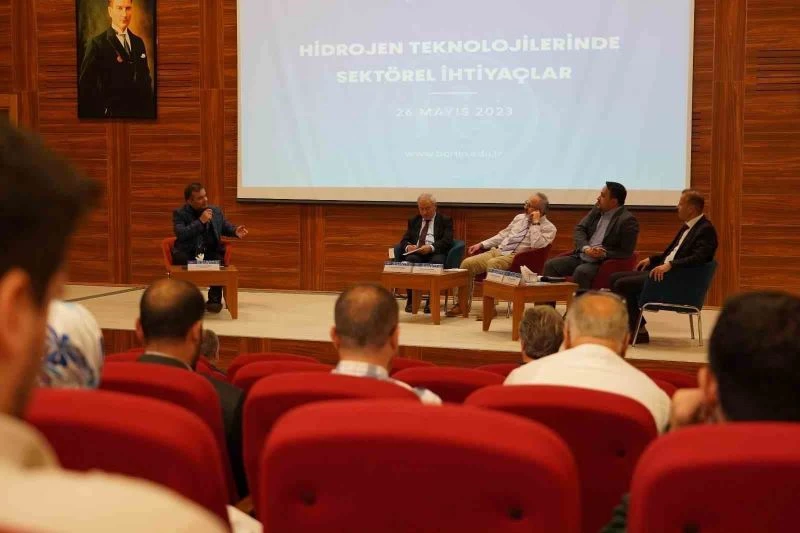 BARÜ’deki etkinlikte geleceğin güvenilir yakıtı ‘hidrojen’ konuşuldu
