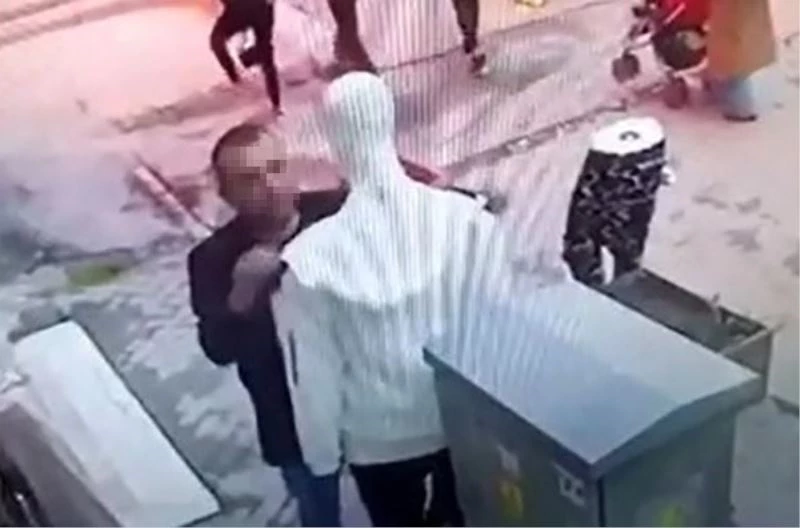 Cansız mankenin üzerindeki kıyafeti çaldı
