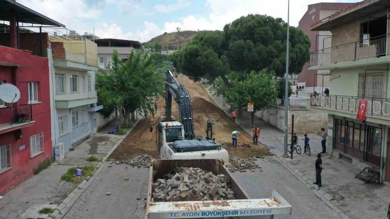 Aydın Büyükşehir Belediyesi Şerbetci Caddesi’nde sıcak asfalt çalışmalarına başladı
