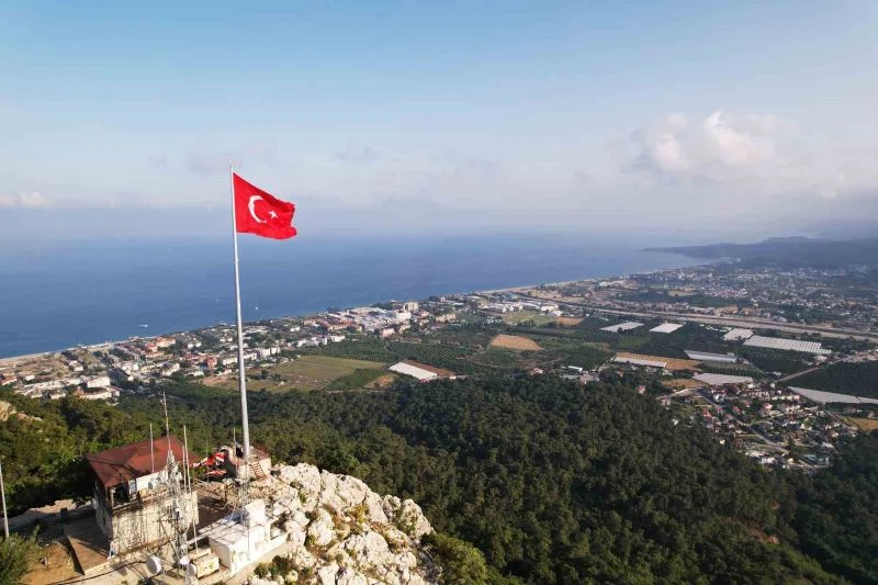 Çalış Tepesi’ne Türk bayrağı asıldı

