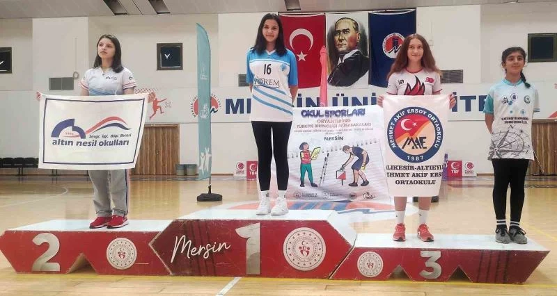 Manisalı Ecrin, oryantiringte Türkiye şampiyonu oldu
