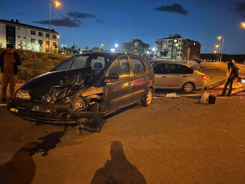 Kayseri’de iki otomobil çarpıştı: 7 yaralı
