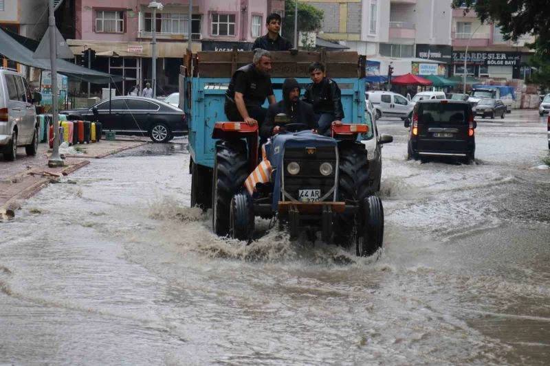 Malatya’da sağanak yağış hayatı olumsuz etkiledi
