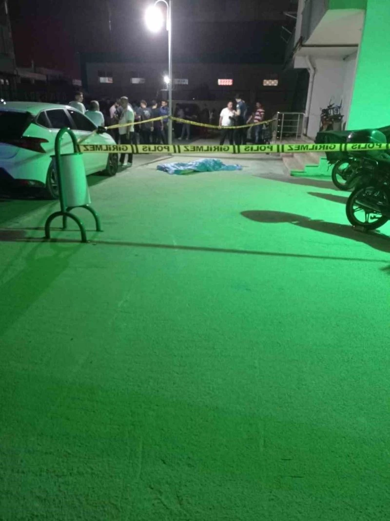 Adana’da 15 yaşındaki çocuk 14. kattan düşerek hayatını kaybetti
