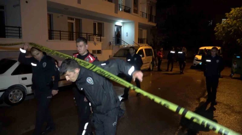 Ayrılmak isteyen polis sevgilisini başından vurdu
