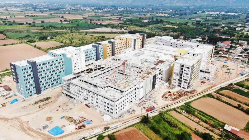 Vali Aksoy yapımı devam eden Aydın Şehir Hastanesi’nde incelemelerde bulundu

