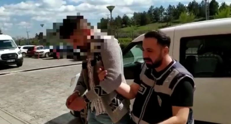 Sevgili vaadiyle şantaj yapıp evini bastıkları vatandaşın 18 bin TL’sini zorla aldılar
