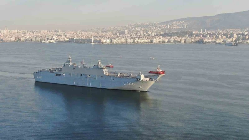 Dünyanın ilk SİHA gemisi İzmir’de: TCG Anadolu İzmir limanında havadan görüntülendi
