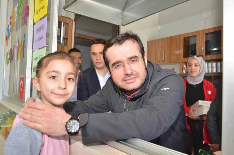 Para yerine ‘teşekkürle’ alışveriş yapılan kantin açıldı
