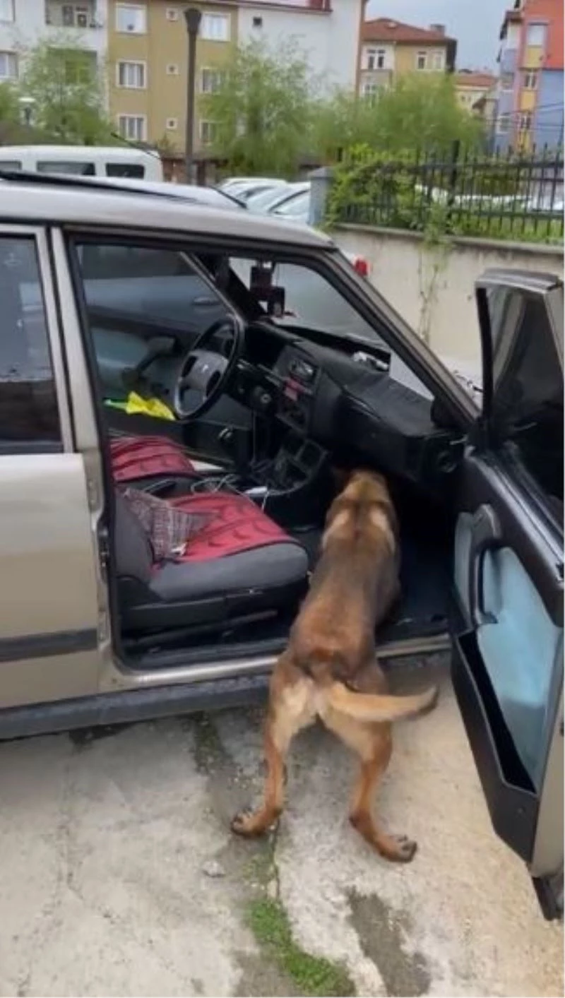 Otomobildeki uyuşturucu zulası 