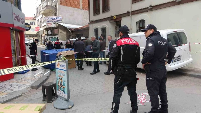 Cinnet getiren anne, 2 aylık bebeğini 6. kattan atarak öldürdü
