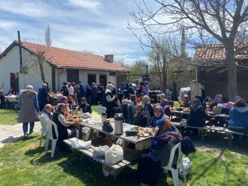 Çavdarhisarlı kadınlardan “Bahara merhaba” etkinliği
