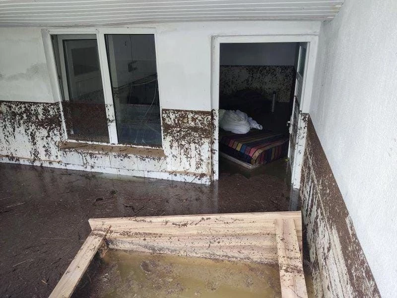 Denizli’de kuvvetli yağış dereleri taşırdı, yolları göle çevirdi
