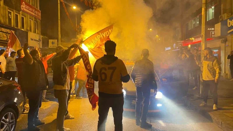 Galatasaray şampiyonluğunu ilan etti, Zonguldaklılar sokağa akın etti
