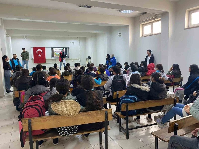 Gençlere yaz kampları anlatıldı
