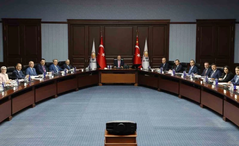 AK Parti Merkez Yürütme Kurulu (MYK) Toplantısı, Cumhurbaşkanı Recep Tayyip Erdoğan başkanlığında parti genel merkezinde başladı.
