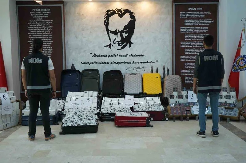 Bulgaristan’dan valizlerle getirilen 4 milyon liralık kaçak elektronik sigara ele geçirildi: 7 şüpheliye gözaltı
