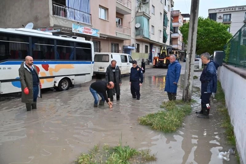 Su baskınlarının yaşandığı Turgutlu’da ekipler anında müdahale etti
