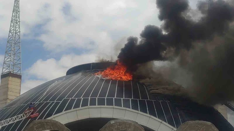 Van’da inşaat halindeki camide yangın
