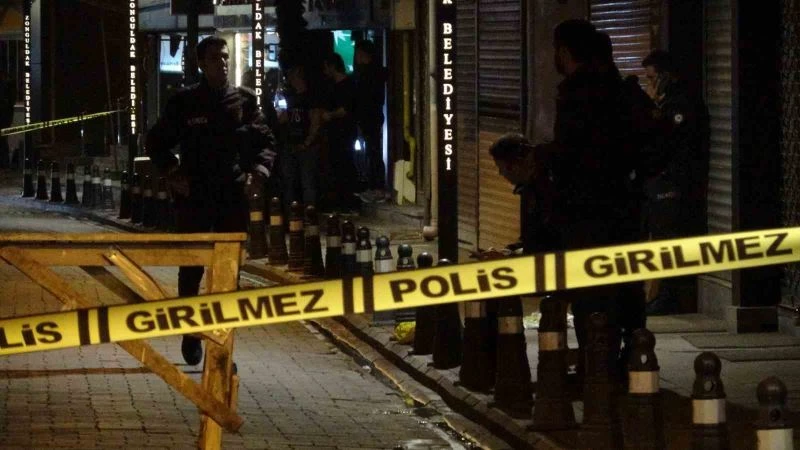 Elinde pompalı tüfekle sokak ortasında ateş açtı
