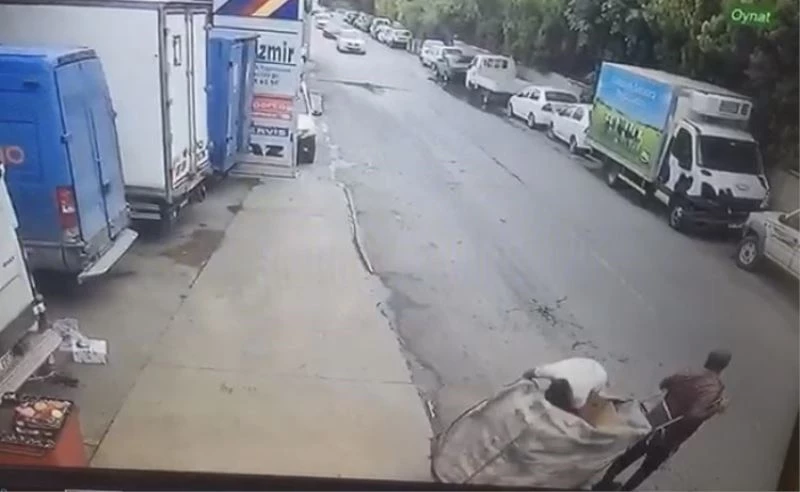 İzmir’de güldüren olay: Polisten kaçmak için çek çekin içine saklandı