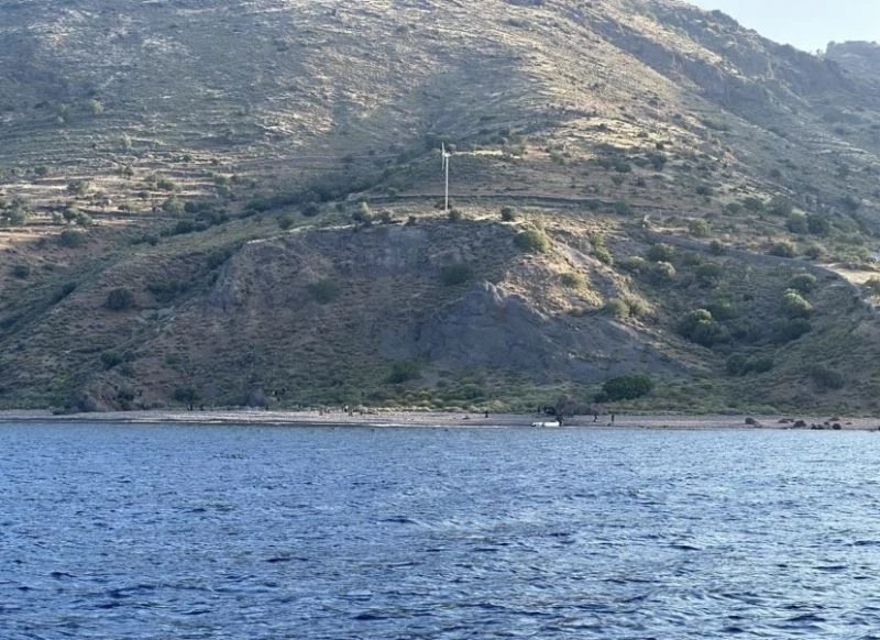 Yunan unsurlarınca ölüme terk edilen 48 kaçak göçmen kurtarıldı
