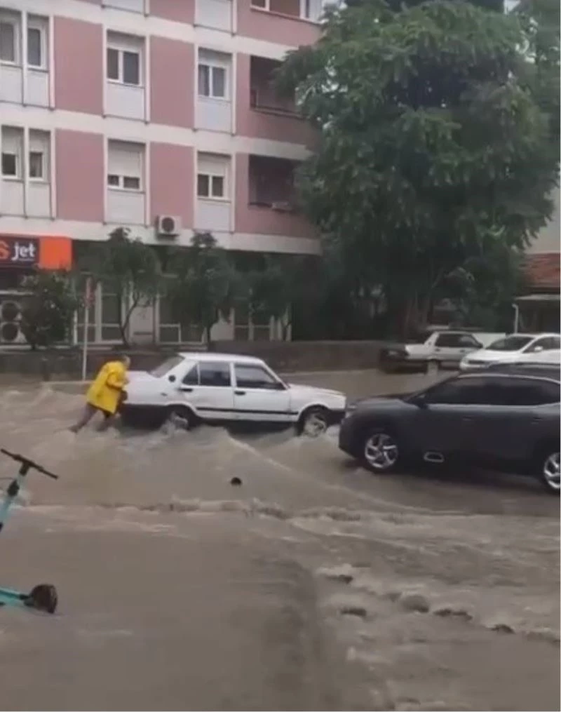 İzmir’i yine sağanak vurdu, manzara değişmedi
