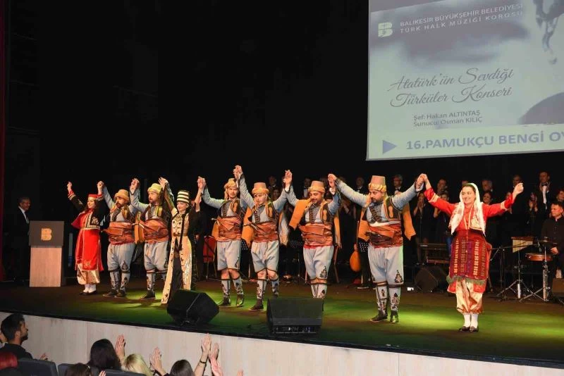 Atatürk’ün sevdiği şarkılar hep bir ağızdan söylendi
