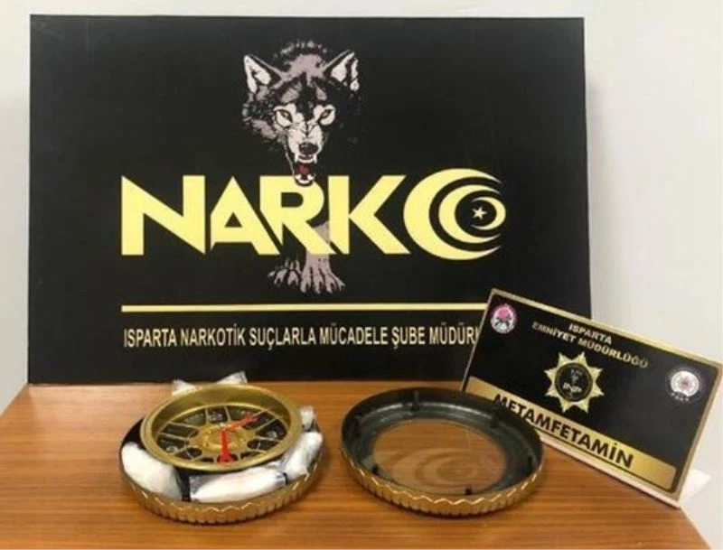 Isparta’da duvar saati içerisine gizlenmiş uyarıcı madde ele geçirildi
