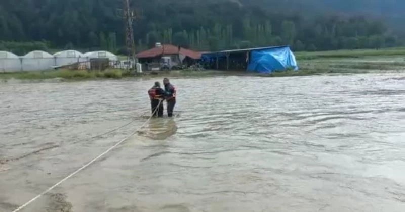 Aşırı yağışlar Gediz’de taşkına sebep oldu
