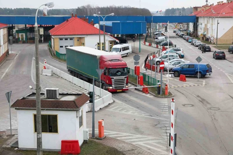 Rusya ve Belarus plakalı tır ve kamyonlara 1 Haziran’dan itibaren Polonya’ya giriş yasağı
