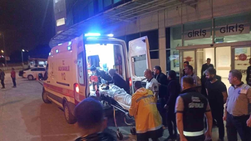 Alkollü mekanda husumetlisini silahla ağır yaraladı
