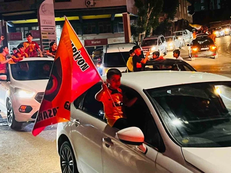 Şırnak’ta taraftarlar araç konvoylarıyla kutlama yaptı
