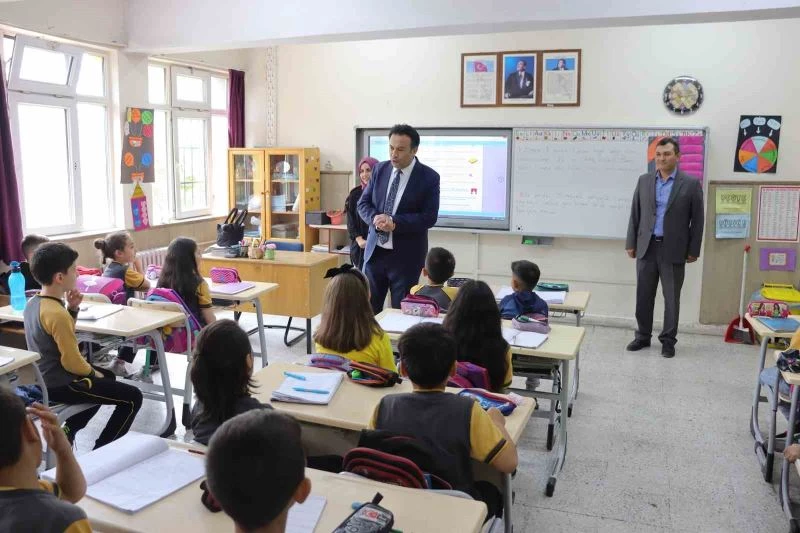 İl Milli Eğitim Müdürü verdiği sözü tuttu, öğrenciler unutulmaz bir gün yaşadı
