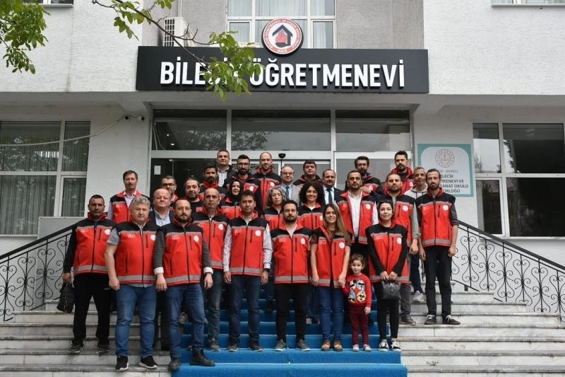 Deprem bölgesine giden personele plaketleri takdim edildi
