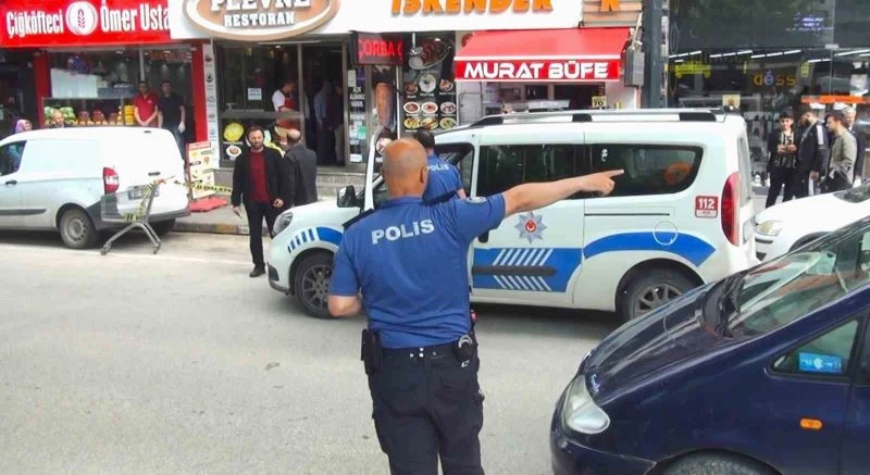 Husumetlisini cadde ortasında silahla vurdu
