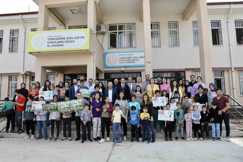 Başkan Çerçi özel öğrencilerle fidan dikti
