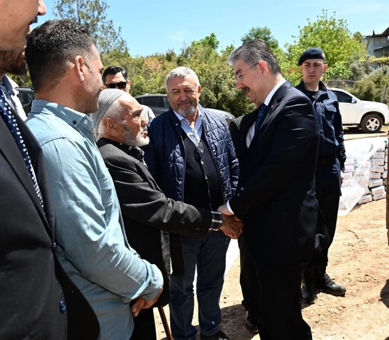 Vali Yılmaz: “Devlet olarak depremzede vatandaşlarımızın kalıcı konutlara kavuşması için var gücümüzle çalışıyoruz”