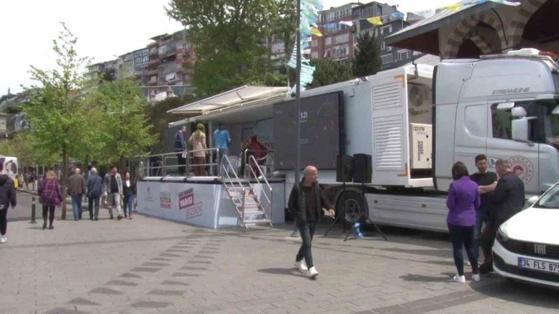 ’Yarısı bizden’ kampanya tırı Üsküdar’da vatandaşları bilgilendiriyor
