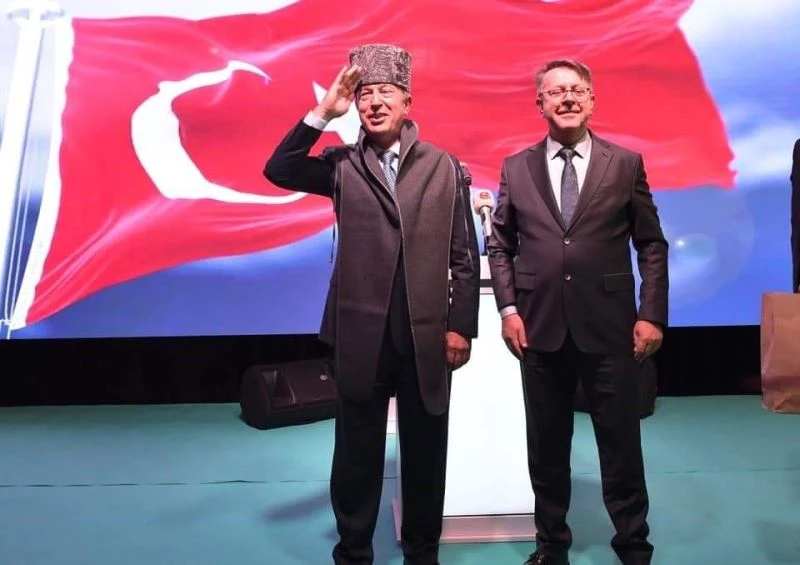 Bakan Akar: “Suriye’nin kuzeyinde dün akşam 8 terörist etkisiz hale getirildi”
