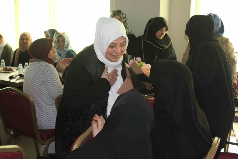 AK Parti İstanbul Milletvekili Adayı Süslü’yü duygulandıran hediye
