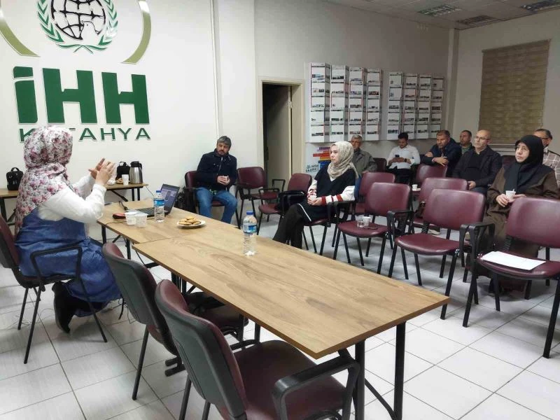 Kütahya İHH’dan ’Çocuk ve ergenlerde sağlıklı cinsiyet kimliği’ eğitimi
