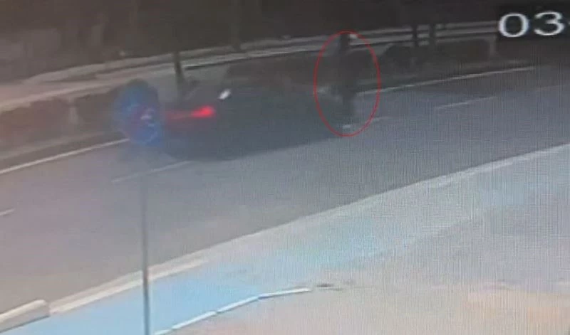 Yayaya çarpan sürücü olay yerinden kaçtı: Kaza anı kamerada
