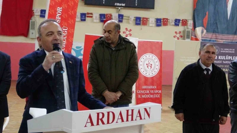 Ardahan’daki amatör spor kulüplerine ayni ve nakdi yardım yapıldı
