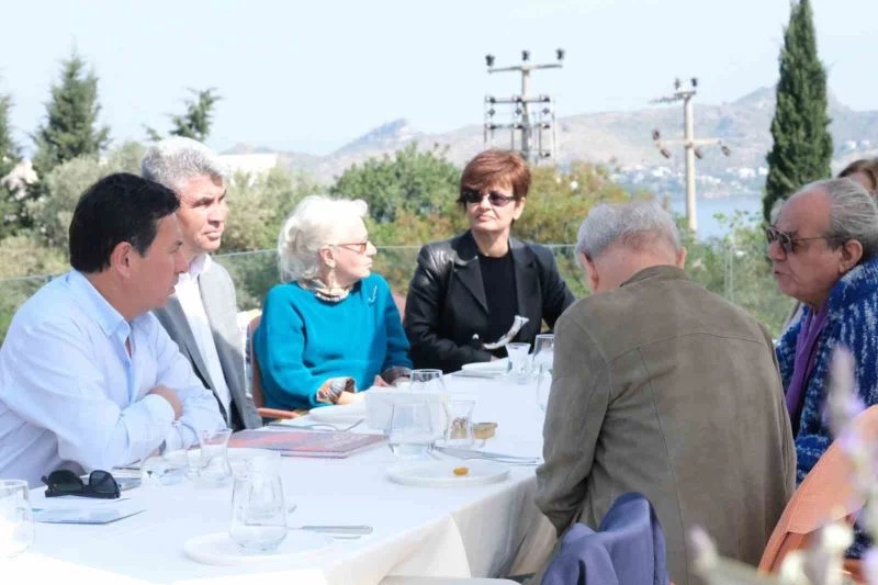 Başkan Aras, sanatçılarla buluştu
