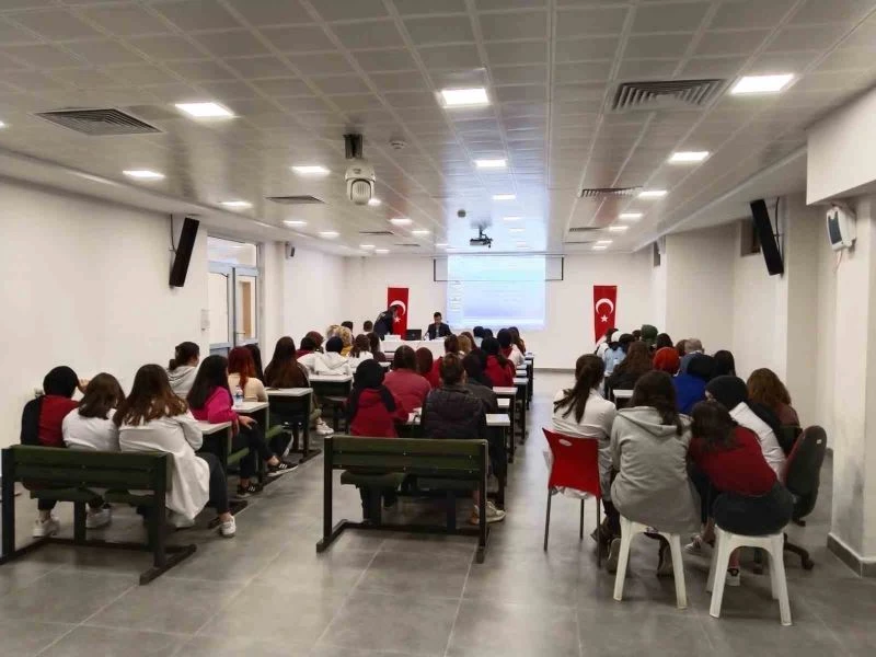 Kütahya’da öğretmen ve öğrenciler dolandırıcılıklara karşı bilgilendirildi
