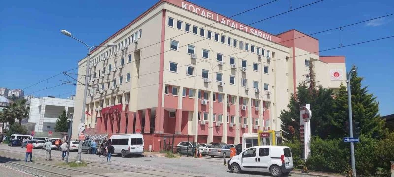 Ailece dolandırıcılık işine girişmişlerdi, tahliye edildiler
