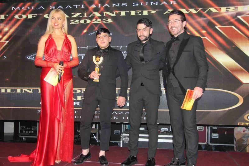 Onur Özsert’e yılın fenomen katmercisi ödülü
